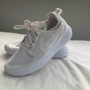 Roshe run two sneakers
